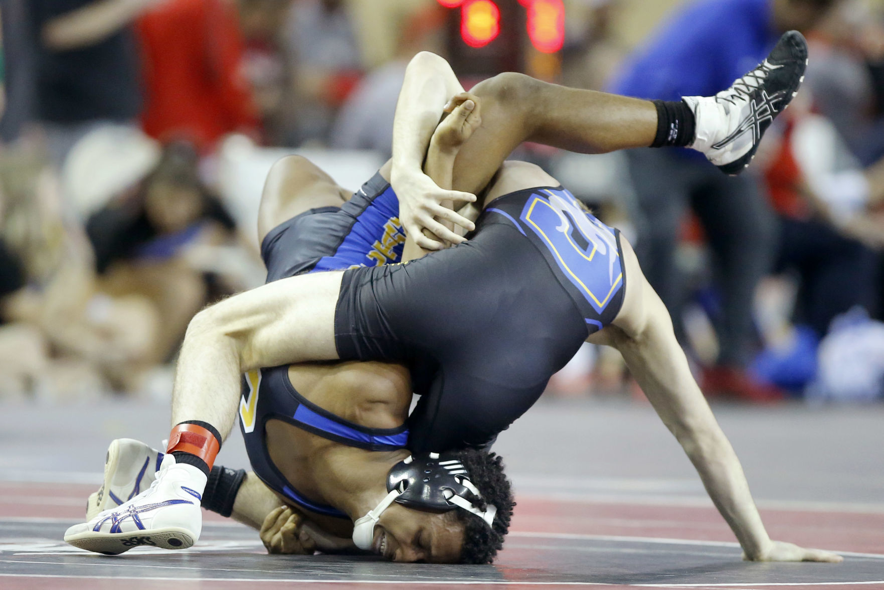 Semifinals of state wrestling tournament